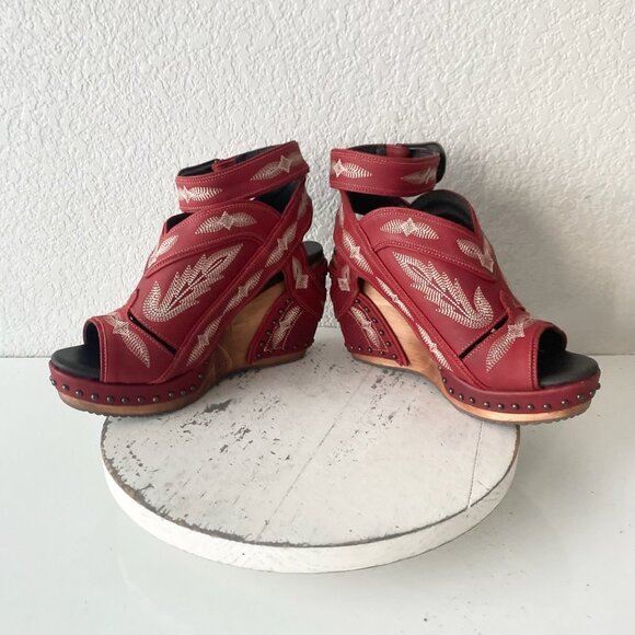 Red Wedge Sandals with Embroidered Design - Picture 7 of 10